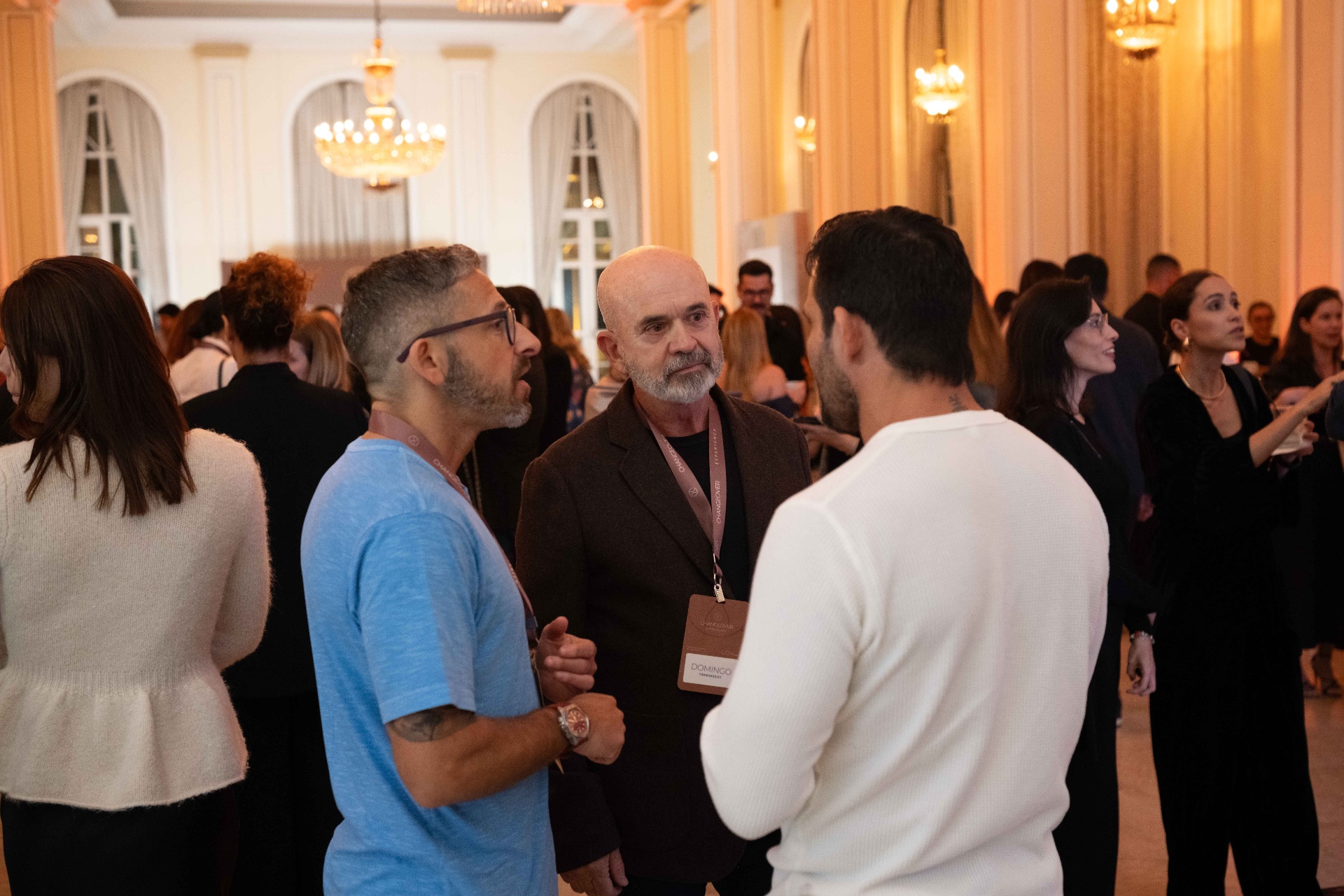 Participantes em conversa no Noble Room durante o Changeover Experience